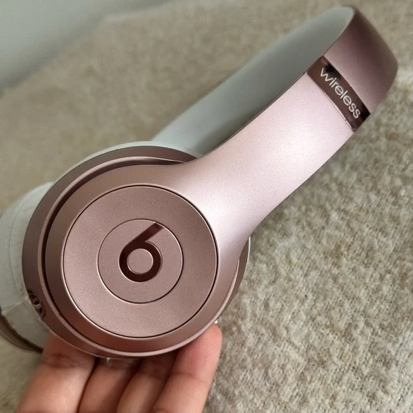 Beats Solo 3 Rose Gold Wireless Headphones